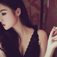 叼烟女生霸气微信头像