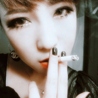 叼烟女生霸气微信头像