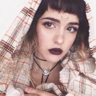 欧美头像女生半身