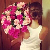 捧花的女生头像