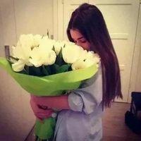 捧花的女生头像