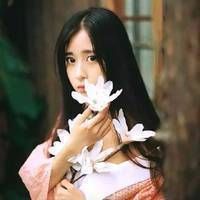 捧花的女生头像