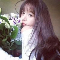 捧花的女生头像