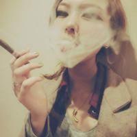 霸气伤感抽烟女生头像