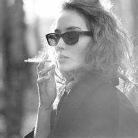 霸气伤感抽烟女生头像