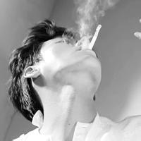 霸气伤感抽烟女生头像
