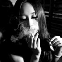 霸气伤感抽烟女生头像