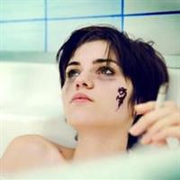 霸气伤感抽烟女生头像