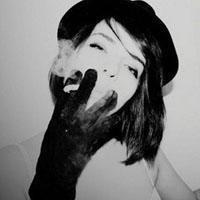 霸气伤感抽烟女生头像