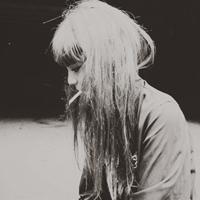 霸气伤感抽烟女生头像