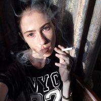 霸气伤感抽烟女生头像