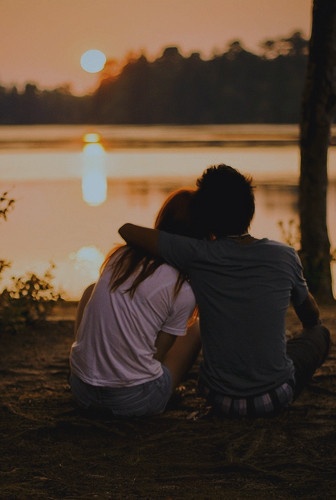 海边夕阳唯美情侣图片，这就是所谓的幸福！