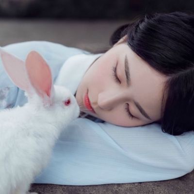 好看的微信头像女伤感，伤感时默默遐想！