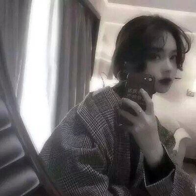 好看的微信头像女伤感，伤感时默默遐想！