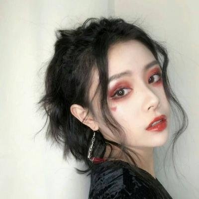 好看的微信头像女伤感，伤感时默默遐想！