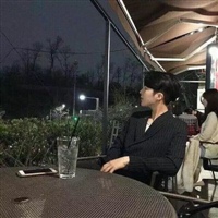 2020最潮情侣头像两张一左一右