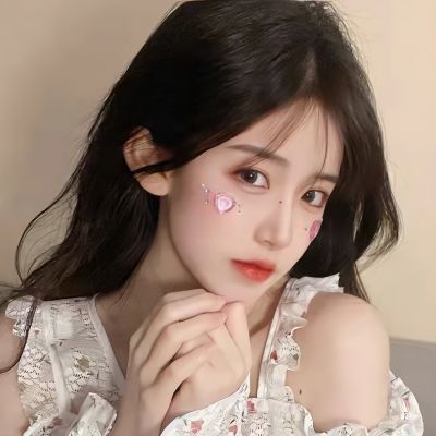 能被一眼注意到的微信头像女(精选12张)