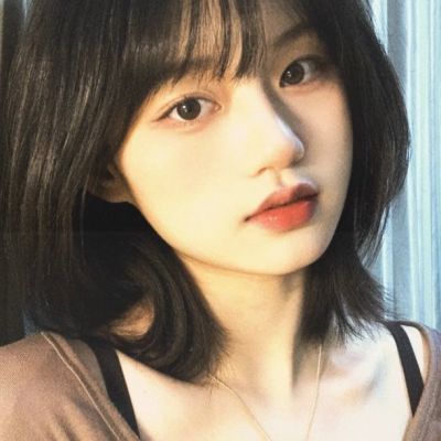 能被一眼注意到的微信头像女(精选12张)