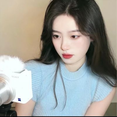 能被一眼注意到的微信头像女(精选12张)