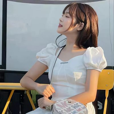 情侣头像一左一右配对真人(精选10张)