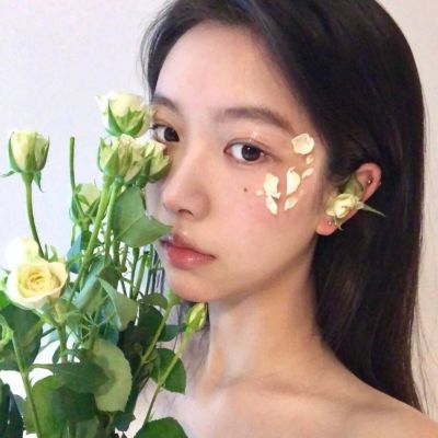 简单干净好看微信头像阳光女孩