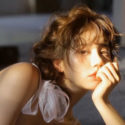 简单干净好看微信头像阳光女孩