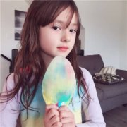 网上最火的小女孩头像(精选10张)