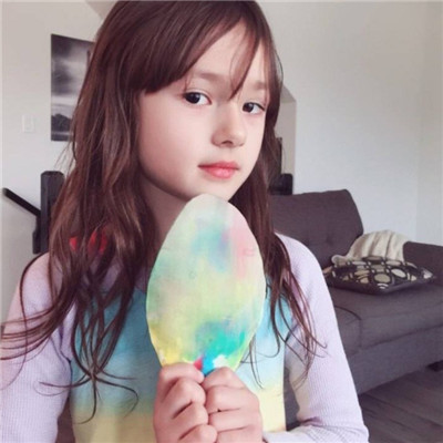 网上最火的小女孩头像(精选10张)