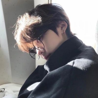 好看的简约高级感头像男(精选10张)