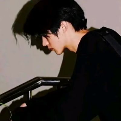 好看的简约高级感头像男(精选10张)