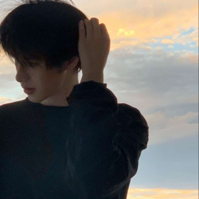 好看的简约高级感头像男(精选10张)