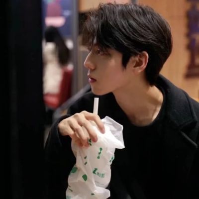 好看的简约高级感头像男(精选10张)