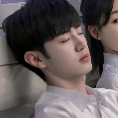 网红情侣头像一左一右高清(精选10张)