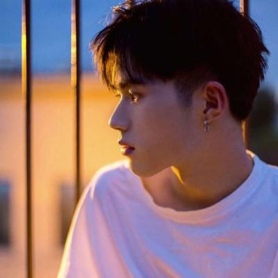 男生头像简单耐看温暖有力(精选10张)