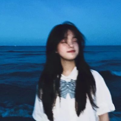 ins风雾霾蓝治愈系女生头像(精选10张)