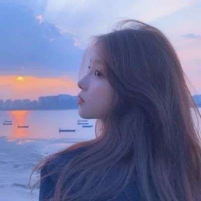 ins风雾霾蓝治愈系女生头像(精选10张)