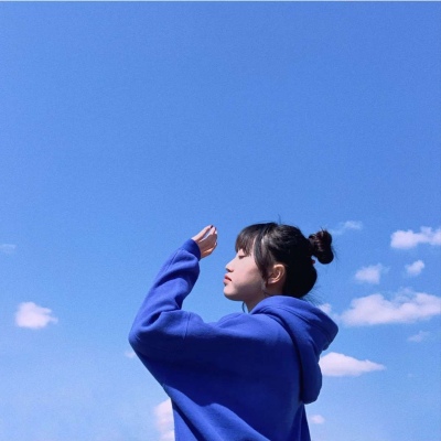 ins风雾霾蓝治愈系女生头像(精选10张)