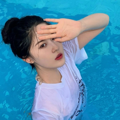 清新蓝色森系女生头像(精选10张)