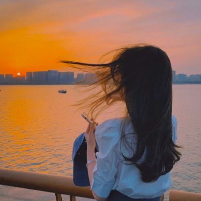 2023最流行洋气头像女背影(精选12张)