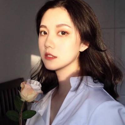 治愈系白色风格女生头像(精选12张)