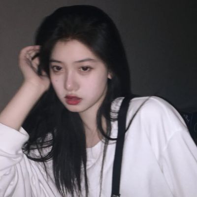 治愈系白色风格女生头像(精选12张)