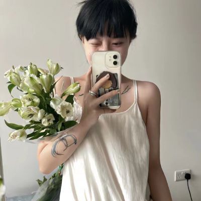 治愈系白色风格女生头像(精选12张)