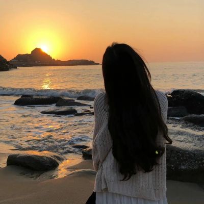 成熟韵味的40岁女人头像背影(精选12张)