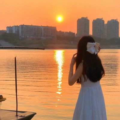 成熟韵味的40岁女人头像背影(精选12张)