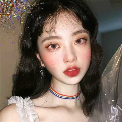 最美微信头像图片女生(精选12张)