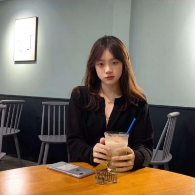 2023年女生头像冷酷(精选12张)