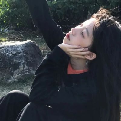 2023年女生头像冷酷(精选12张)