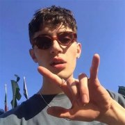 欧美风高级感的头像男(精选12张)