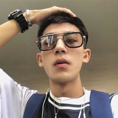 沙雕又不失帅气的头像男(精选12张)