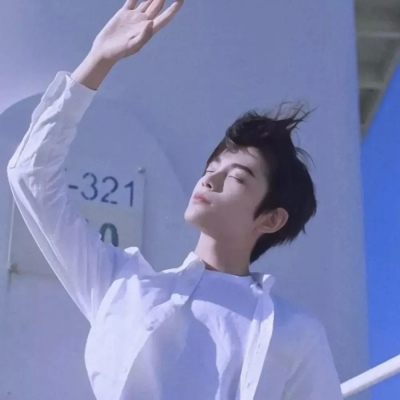 2023流行头像最新款图片男生